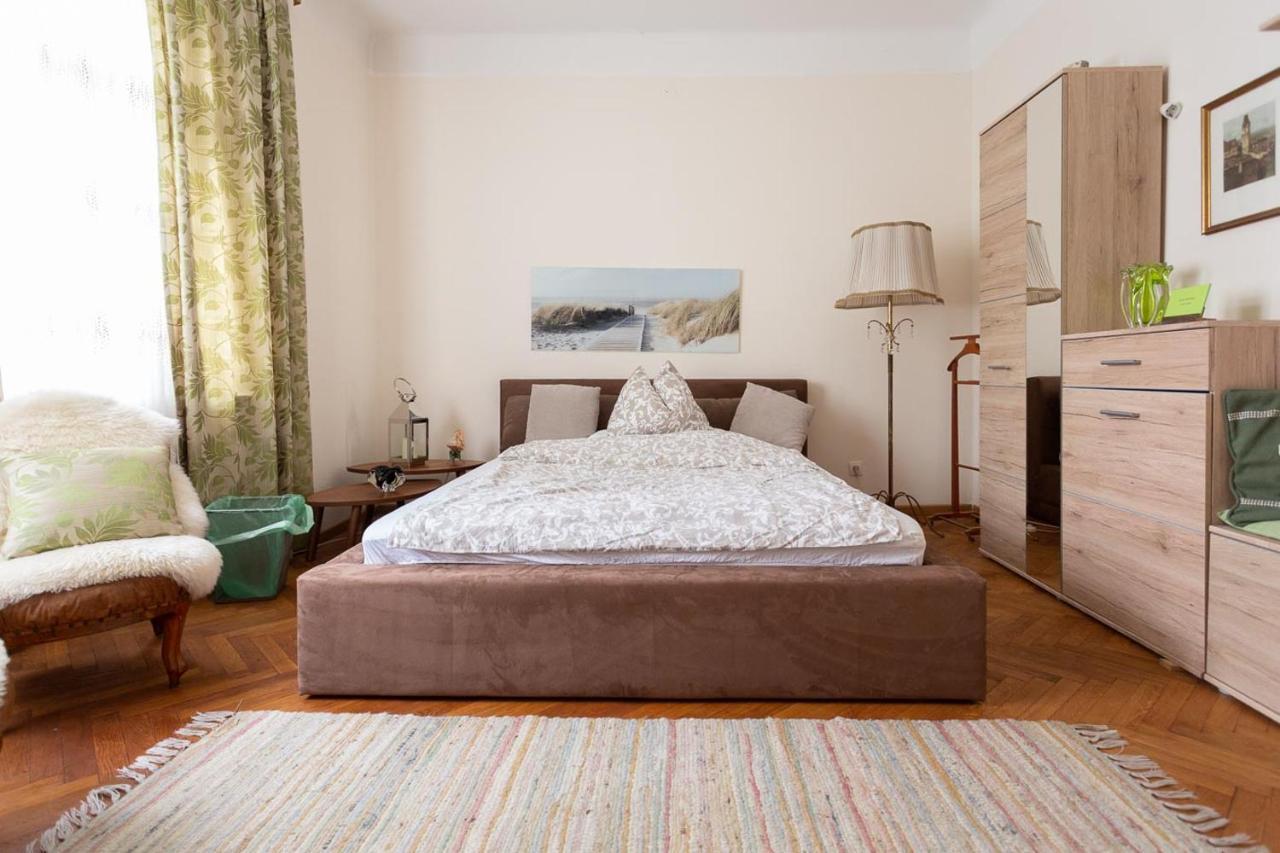Huebsches Privatzimmer Mit Bad Перхтолдсдорф Екстериор снимка
